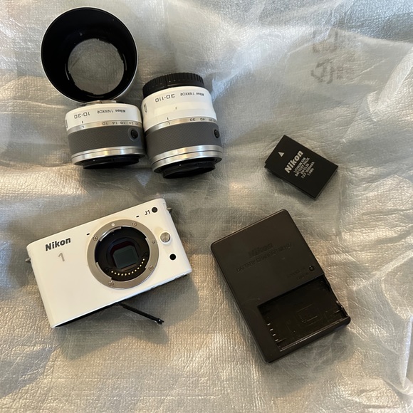 Nikon J1 like NEW hardly used with 30-110 and 10-30 lenses